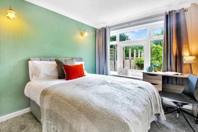4 bed House to rent Image 5