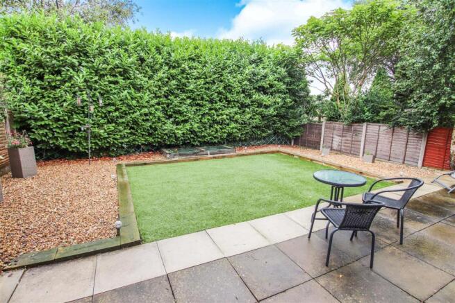 ENCLOSED REAR GARDEN