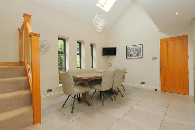 KITCHEN / DINER