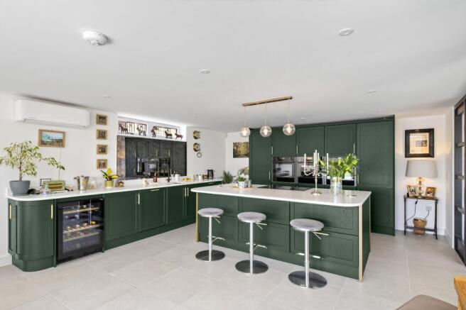 4 bed Detached for sale Image 10