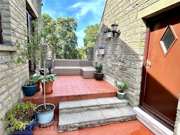 3 bed Terraced to rent Image 8