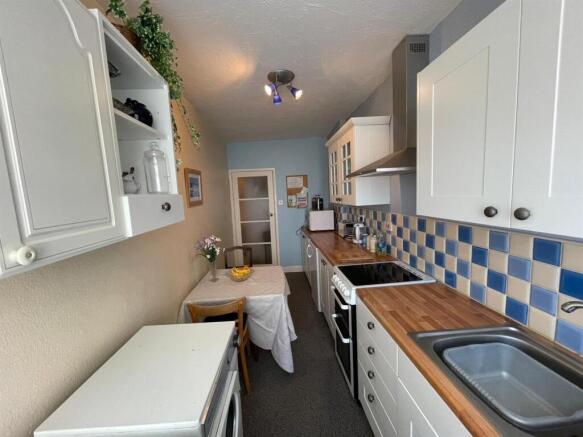 2 bed Apartment for sale Image 5