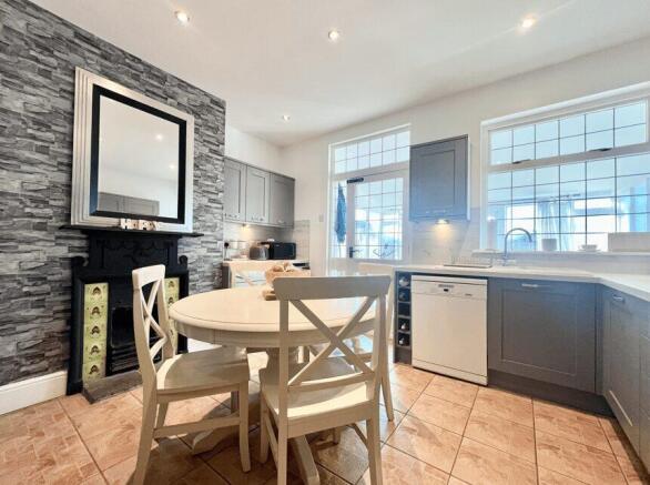 3 bed Terraced for sale Image 5