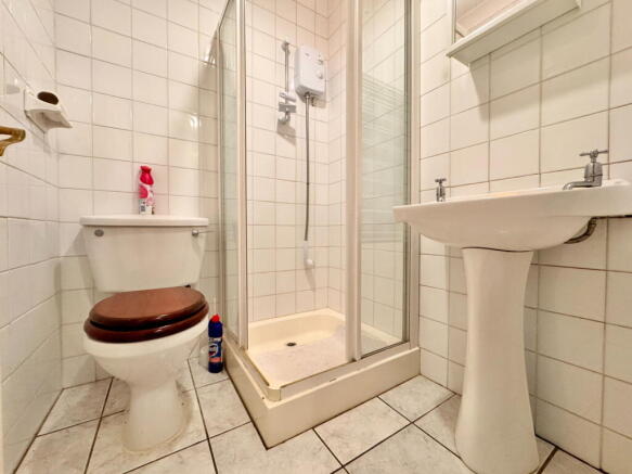 4 bed Detached for sale Image 6