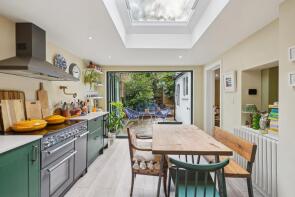 Flat Basement, 51, Coningham Road, London W12 8BS