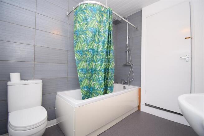 2 bed Terraced to rent Image 7