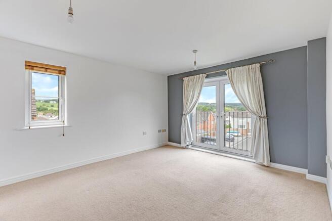 2 bed Flat for sale Image 6