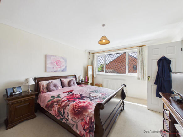 3 bed Semi-Detached for sale Image 10