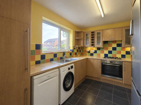 2 bed Semi-Detached to rent Image 5