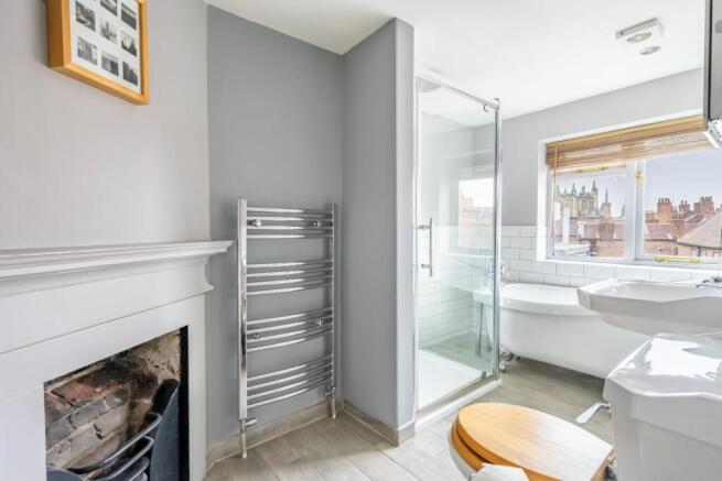 3 bed Apartment for sale Image 6
