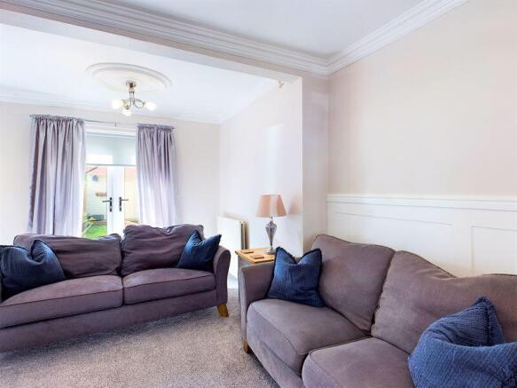 3 bed Semi-Detached to rent Image 4
