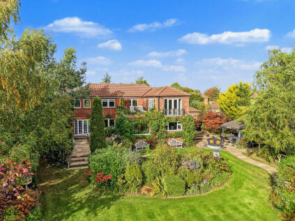 Oak Tree House, Goldsborough Court, Knaresborough, North Yorkshire HG5 8AP