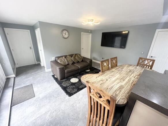 8 bed Detached for sale Image 10
