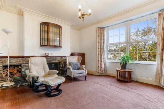 A10 - 18 South Ford Road Dartmouth - 251112.jpg