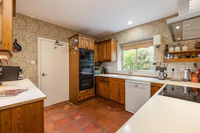 5 bed House for sale Image 6