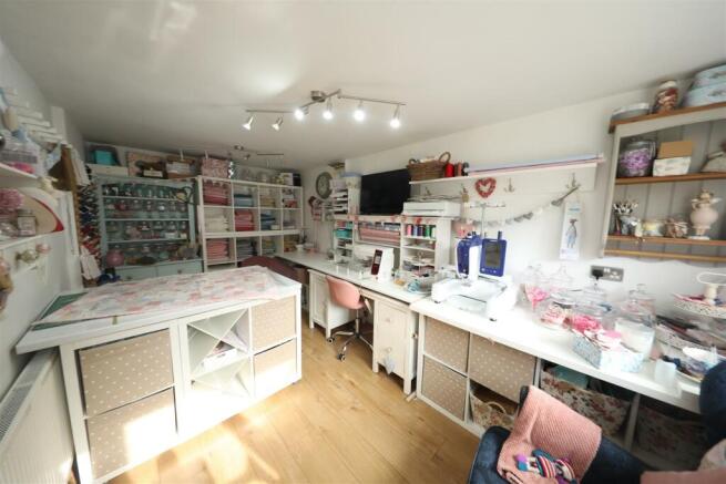 Home office/hobbies room