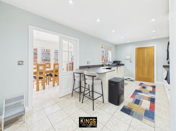 4 bed Detached for sale Image 8
