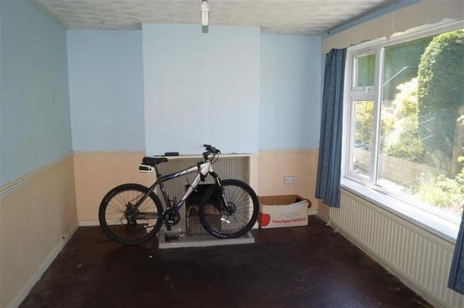 FRONT SITTING ROOM