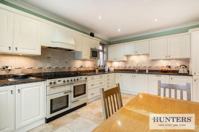 4 bed Semi-Detached for sale Image 5
