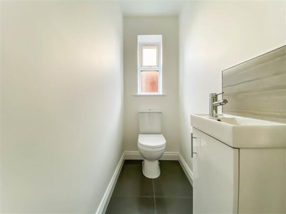 Cloakroom/wc