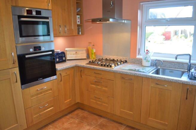 FITTED KITCHEN