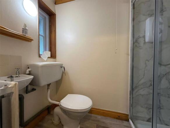 3 bed Semi-Detached to rent Image 9