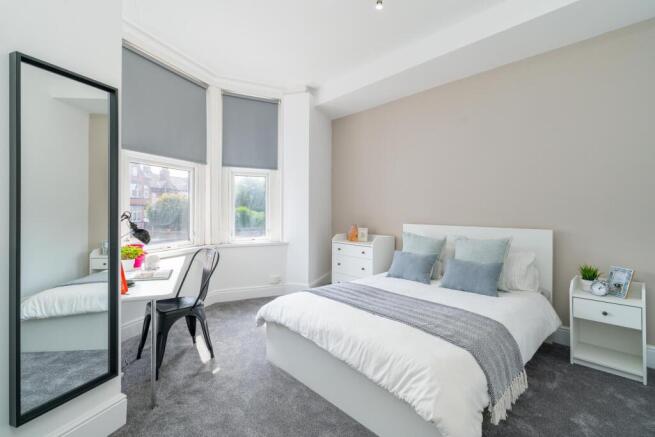 8 bed House to rent Image 12