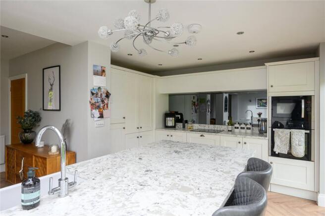 4 bed Semi-Detached for sale Image 7