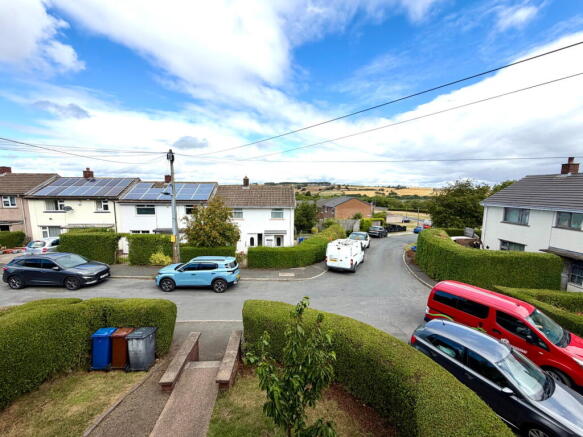 3 bed Town House for sale Image 4