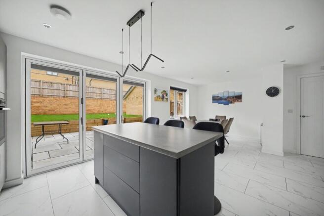 4 bed Detached for sale Image 12