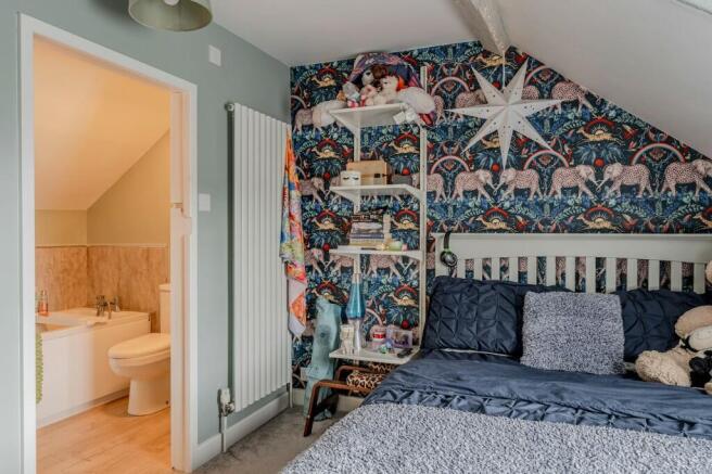 4 bed Cottage for sale Image 12