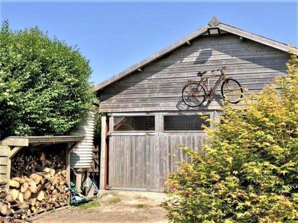 Garage/Workshop