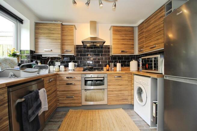 3 bed Semi-Detached for sale Image 2