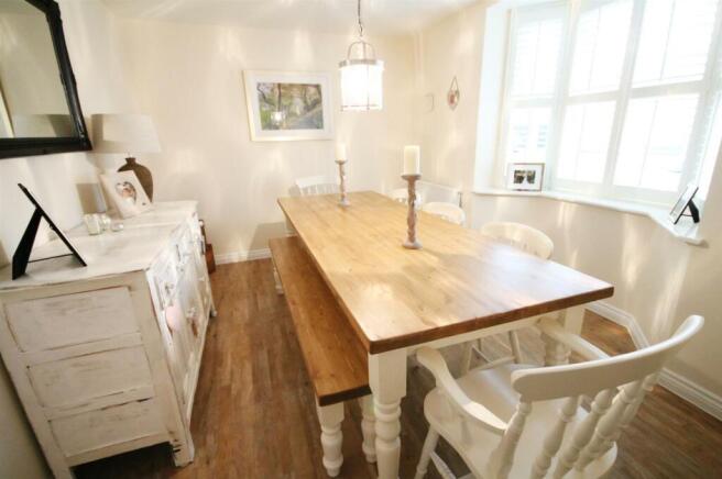 DiningRoom.JPG