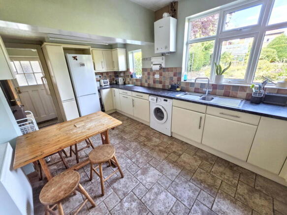 4 bed Semi-Detached for sale Image 9