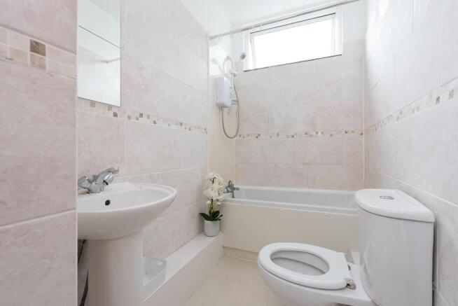 4 bed House Share to rent Image 5