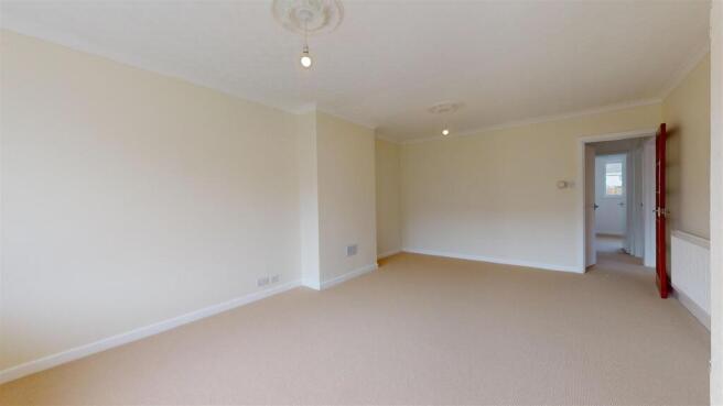 72 The Clayfields Living Room 2.jpg