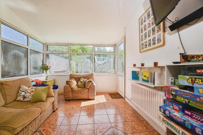 4 bed Semi-Detached for sale Image 6