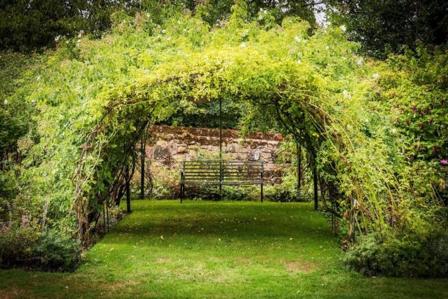 house. estate agency Cranleigh Barhatch Farm