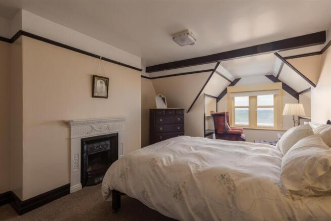 6 bed House for sale Image 11