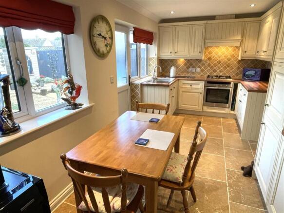 Kitchen dining room.JPG