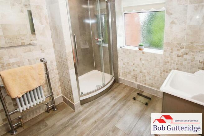 FIRST FLOOR SHOWER ROOM