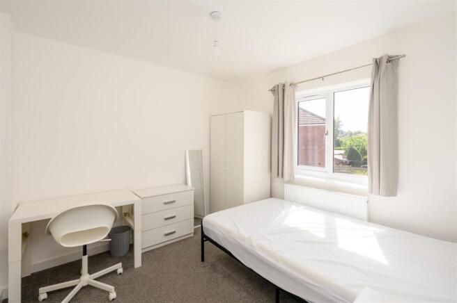 4 bed Semi-Detached for sale Image 11