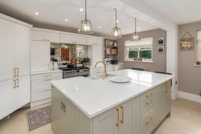 Elmfield Road, Alderley Edge, SK9 photo 2