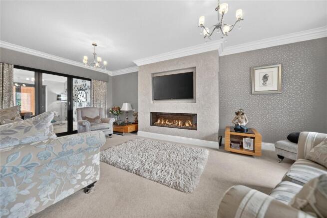 5 bed Detached for sale Image 8