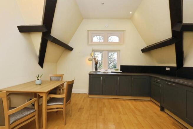 2 bed Flat for sale Image 7