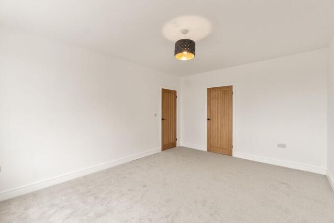 4 bed Detached for sale Image 8