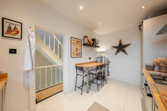 2 bed Apartment to rent Image 8