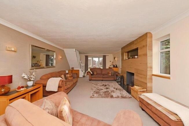 5 bed Detached for sale Image 7