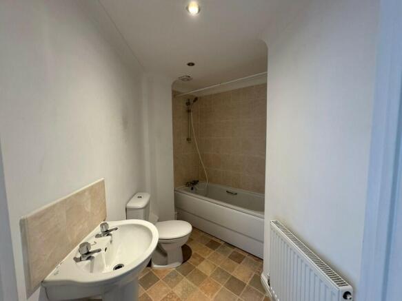 2 bed Ground Flat for sale Image 9